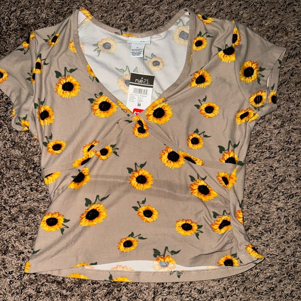 Rue 21 sunflower cropped tee